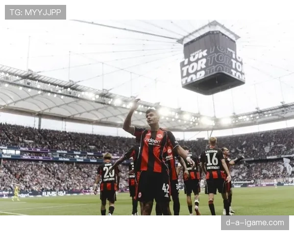 法兰克福中场爆发助球队逆转取胜，表现抢眼