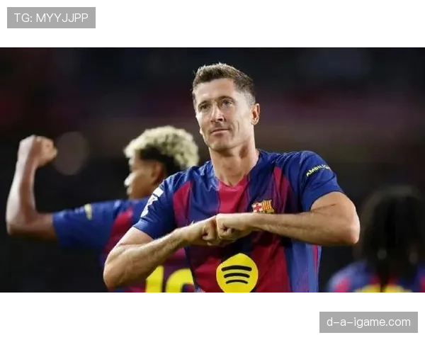 莱万多夫斯基在巴萨体系中的角色变化与战术适应解析 莱万多夫斯基在巴萨体系中的角色变化与战术适应解析